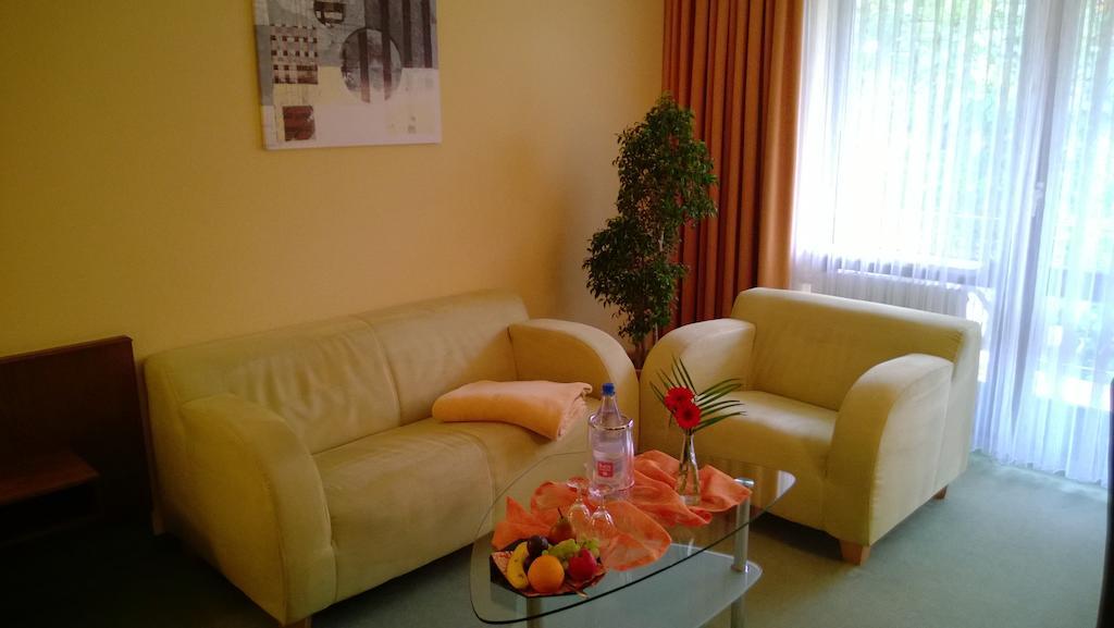 Landhotel Vierjahreszeiten Bad Königshofen im Grabfeld Quarto foto